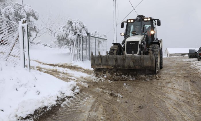 Mudanya’da yoğun kar mesaisi