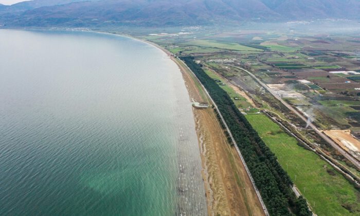 İznik Gölü’nde su çekilmesi 50 metreyi aştı