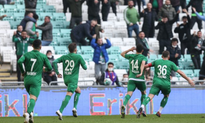 Süper Lig şampiyonu Bursaspor alt ligde eski günlerini arıyor