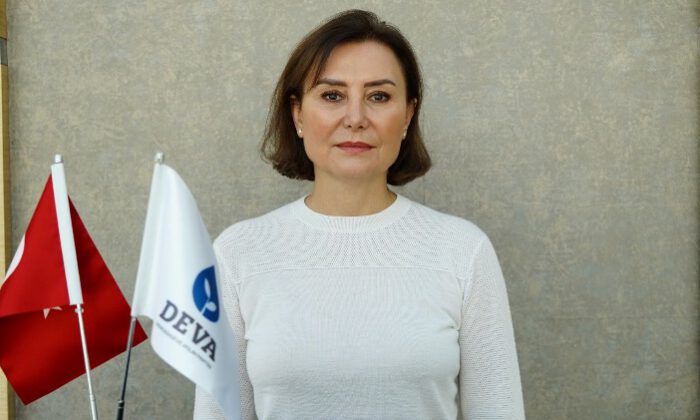 DEVA Partili Hatipoğlu’dan ‘Büyük Eczacı Mitingi’ne destek