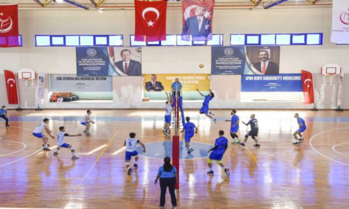 Bursa Karacabey Belediyespor voleybolda bileği bükülmüyor