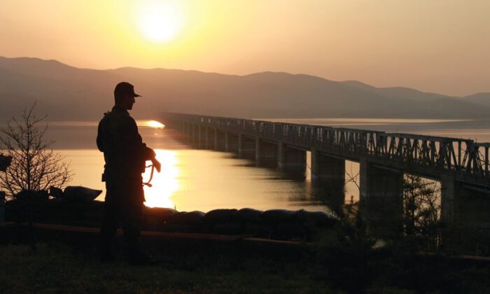 Yunanistan’a kaçmaya çalışan üç şahıs hudutta yakalandı